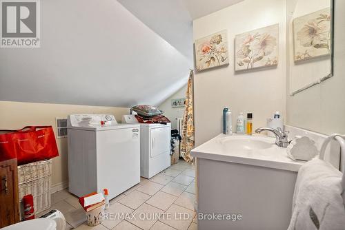 117 Bridge Street W, Belleville, ON - Indoor Photo Showing Laundry Room