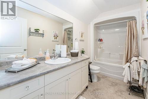 102 - 6186 Dorchester Road, Niagara Falls, ON - Indoor Photo Showing Bathroom