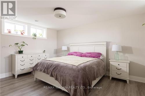 32 Breckenridge Blvd, St. Catharines, ON - Indoor Photo Showing Bedroom