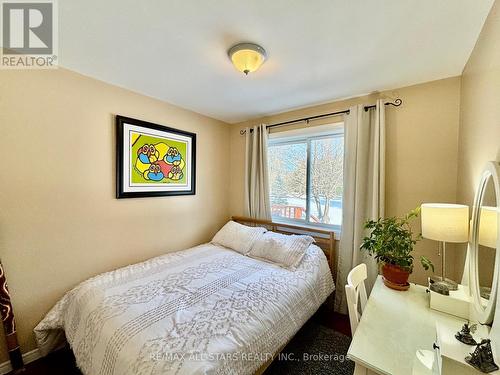 1057 Base Line Road, Kawartha Lakes, ON - Indoor Photo Showing Bedroom
