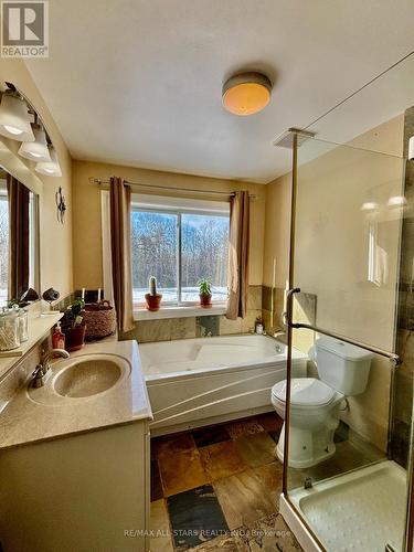 1057 Base Line Road, Kawartha Lakes, ON - Indoor Photo Showing Bathroom