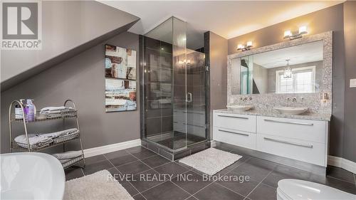 #12 -60 Dufferin Ave, Brantford, ON - Indoor Photo Showing Bathroom