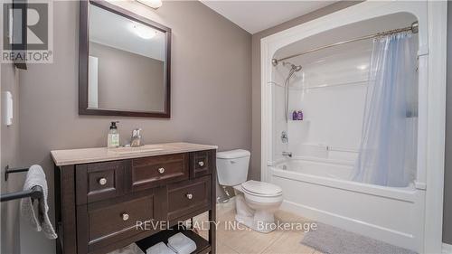 #12 -60 Dufferin Ave, Brantford, ON - Indoor Photo Showing Bathroom