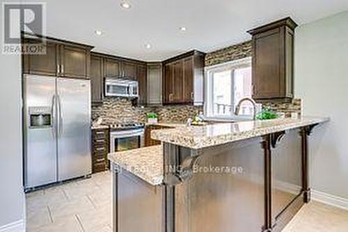 2 - 4679 Owl Circle, Mississauga, ON - Indoor Photo Showing Kitchen With Upgraded Kitchen