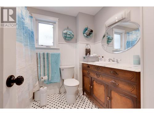 2413 Mcbride Crescent, Prince George, BC - Indoor Photo Showing Bathroom