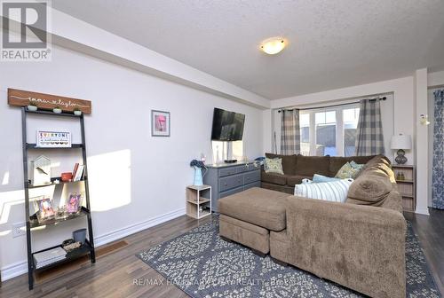 100 Knight St, New Tecumseth, ON - Indoor Photo Showing Living Room