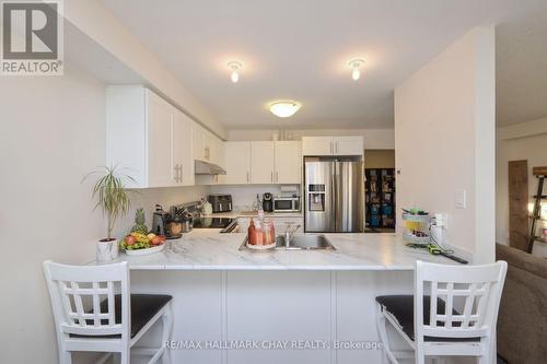 100 Knight St, New Tecumseth, ON - Indoor Photo Showing Kitchen With Upgraded Kitchen