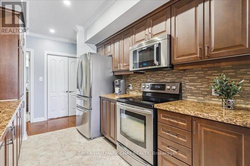 #311 -39 Ferndale Dr S, Barrie, ON - Indoor Photo Showing Kitchen With Upgraded Kitchen