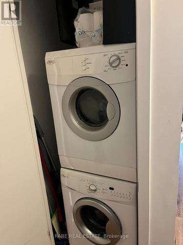 1001 - 39 Sherbourne Street, Toronto, ON - Indoor Photo Showing Laundry Room