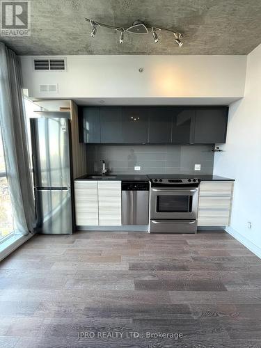 #924 -1190 Dundas St E, Toronto, ON - Indoor Photo Showing Kitchen With Upgraded Kitchen