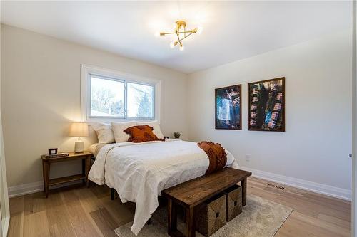 15 Little John Road, Dundas, ON - Indoor Photo Showing Bedroom