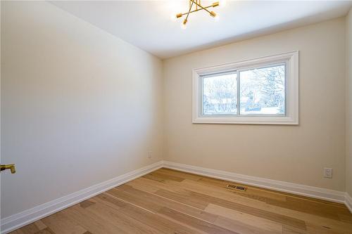 15 Little John Road, Dundas, ON - Indoor Photo Showing Other Room
