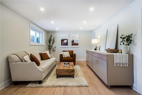 15 Little John Road, Dundas, ON - Indoor Photo Showing Living Room
