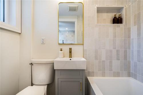 15 Little John Road, Dundas, ON - Indoor Photo Showing Bathroom