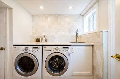 15 Little John Road, Dundas, ON - Indoor Photo Showing Laundry Room