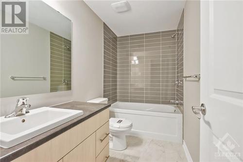 511 Paakanaak Street, Gloucester, ON - Indoor Photo Showing Bathroom