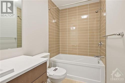 511 Paakanaak Street, Gloucester, ON - Indoor Photo Showing Bathroom