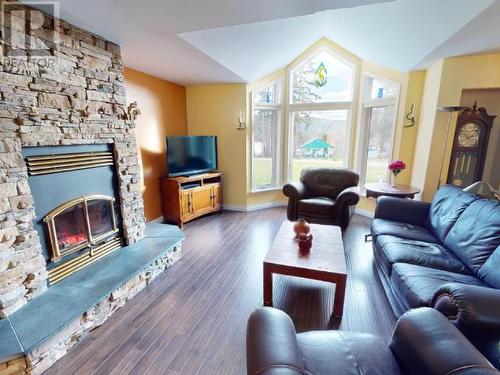 4827 Balsam Street, Texada Island, BC - Indoor Photo Showing Living Room With Fireplace