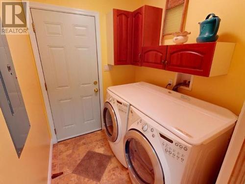 4827 Balsam Street, Texada Island, BC - Indoor Photo Showing Laundry Room