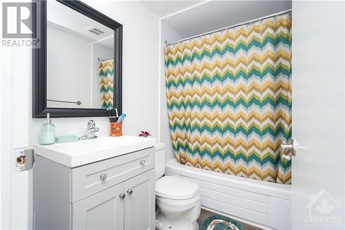 76 Greenboro Crescent, Ottawa, ON - Indoor Photo Showing Bathroom