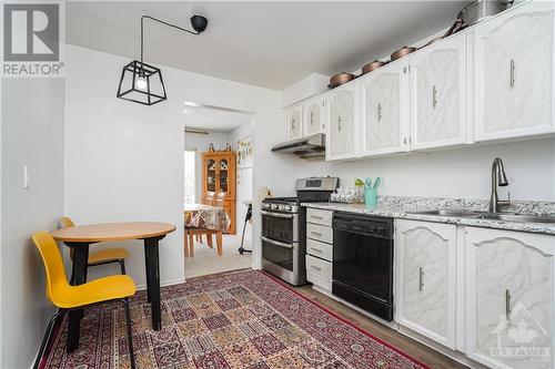 76 Greenboro Crescent, Ottawa, ON - Indoor Photo Showing Kitchen