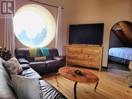 4096 Toby Creek  Road, Invermere, BC - Indoor Photo Showing Living Room