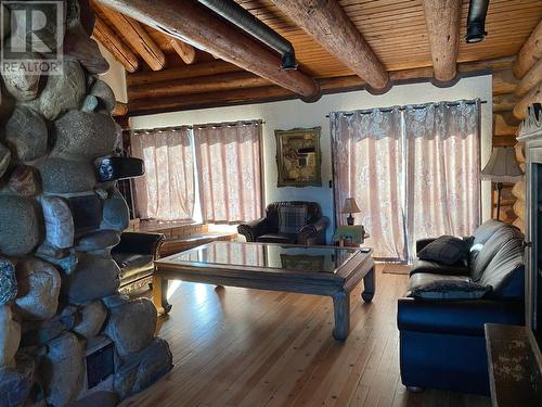 4096 Toby Creek  Road, Invermere, BC - Indoor Photo Showing Living Room