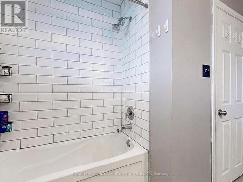 424 West 5Th St, Hamilton, ON - Indoor Photo Showing Bathroom