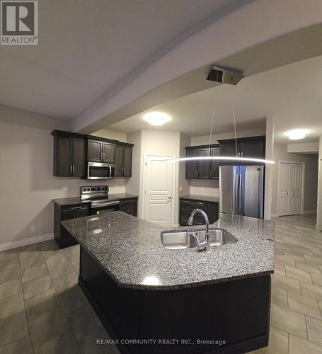 33 Stonecrest Blvd, Quinte West, ON - Indoor Photo Showing Kitchen With Double Sink With Upgraded Kitchen