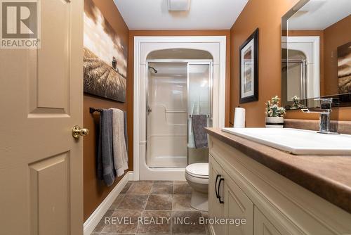 496 Metler Road, Pelham, ON - Indoor Photo Showing Bathroom