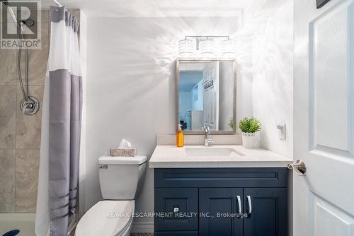 607 Hwy 20, Pelham, ON - Indoor Photo Showing Bathroom