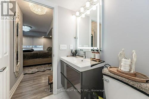 209 - 2391 Central Park Drive, Oakville, ON - Indoor Photo Showing Bathroom