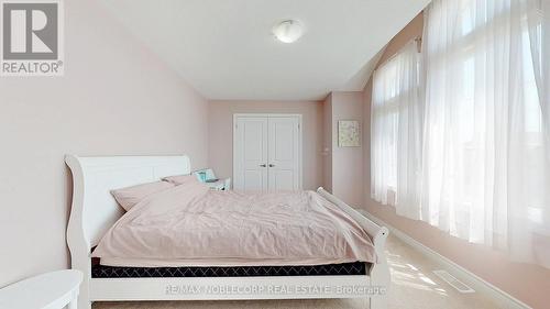 1627 Angus St, Innisfil, ON - Indoor Photo Showing Bedroom