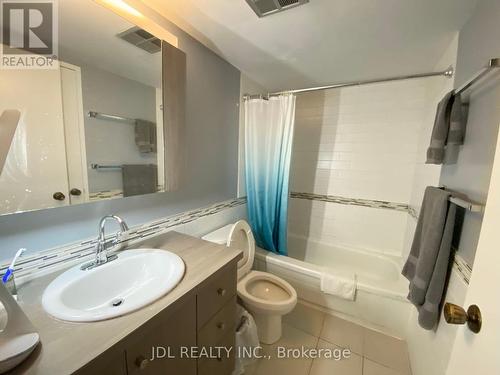 1204 - 633 Bay Street, Toronto, ON - Indoor Photo Showing Bathroom