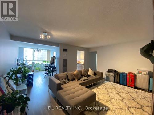 #1204 -633 Bay St, Toronto, ON - Indoor Photo Showing Living Room