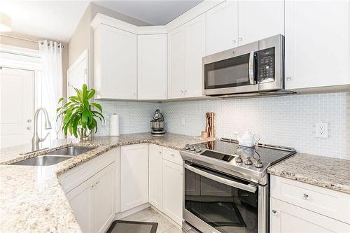 6186 Dorchester Road|Unit #102, Niagara Falls, ON - Indoor Photo Showing Kitchen With Double Sink With Upgraded Kitchen