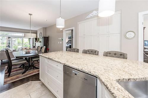 6186 Dorchester Road|Unit #102, Niagara Falls, ON - Indoor Photo Showing Kitchen With Upgraded Kitchen