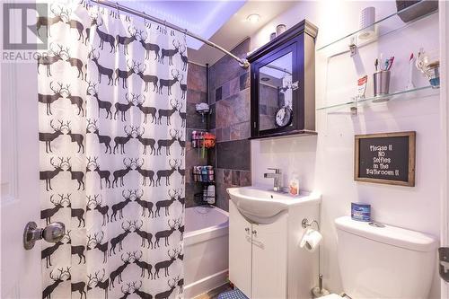 1345 Pembroke Street W, Pembroke, ON - Indoor Photo Showing Bathroom