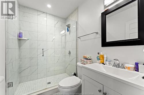 1112-1114 Hickory Road, Windsor, ON - Indoor Photo Showing Bathroom
