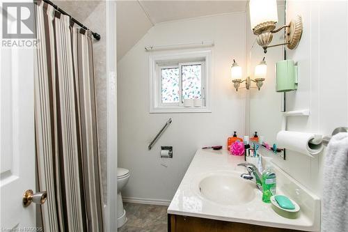 1095 2Nd Avenue W, Owen Sound, ON - Indoor Photo Showing Bathroom