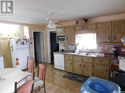 316 Centre Street, Coronach, SK - Indoor Photo Showing Kitchen