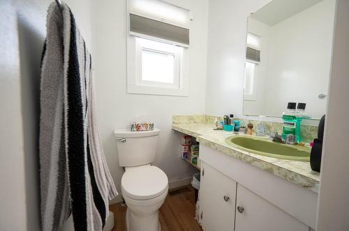 628 18Th Avenue S, Cranbrook, BC - Indoor Photo Showing Bathroom