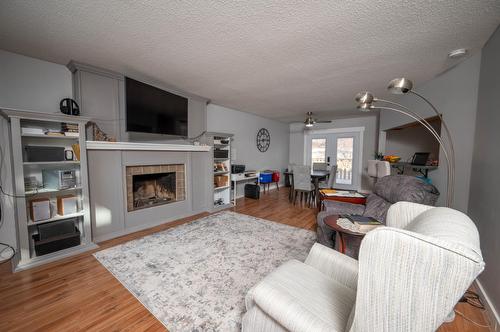 628 18Th Avenue S, Cranbrook, BC - Indoor Photo Showing Living Room With Fireplace