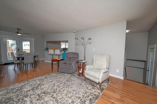 628 18Th Avenue S, Cranbrook, BC - Indoor Photo Showing Living Room