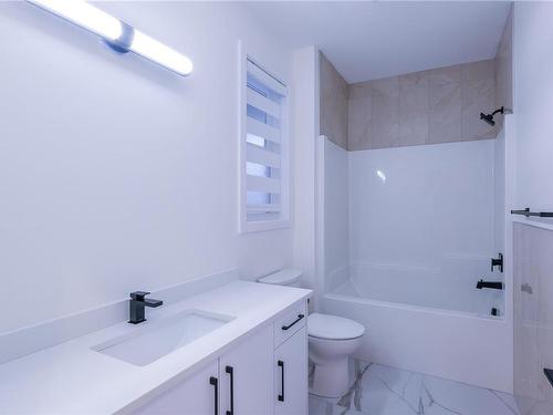 215 Fleming Pl, Nanaimo, BC - Indoor Photo Showing Bathroom