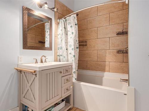 A-289 Boardwalk Ave, Ucluelet, BC - Indoor Photo Showing Bathroom