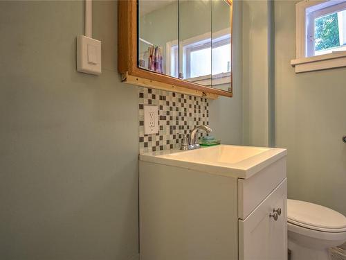 454 Howard Ave, Duncan, BC - Indoor Photo Showing Bathroom