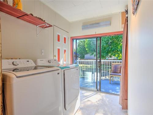 454 Howard Ave, Duncan, BC - Indoor Photo Showing Laundry Room