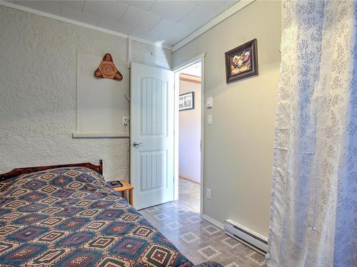 454 Howard Ave, Duncan, BC - Indoor Photo Showing Bedroom
