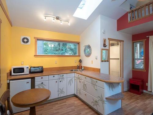 14 Treasure Trail, Protection Island, BC - Indoor Photo Showing Kitchen